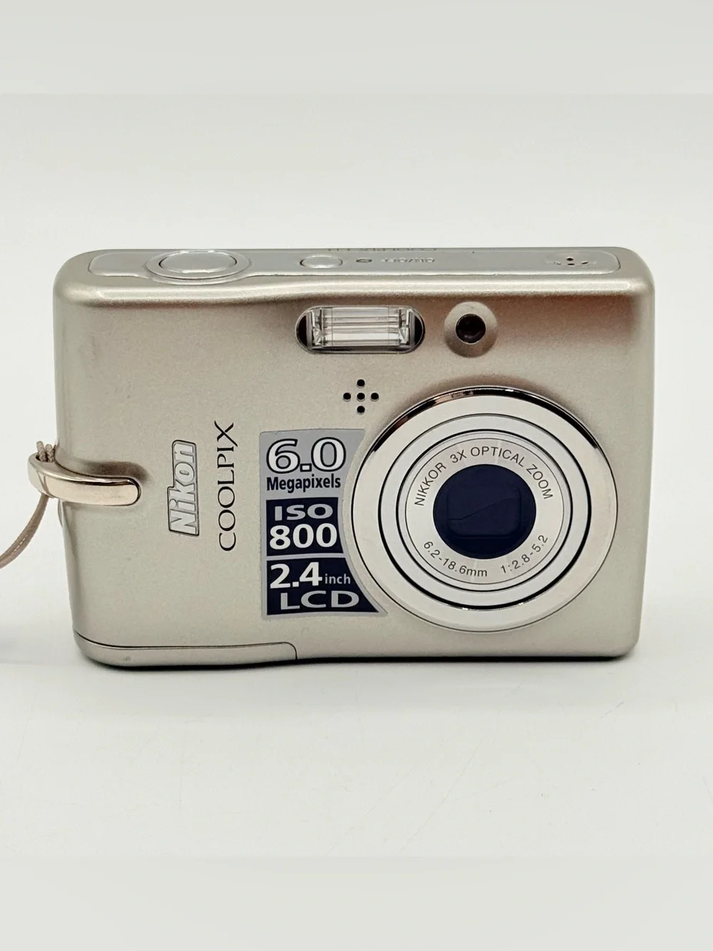 Nikon Coolpix L11 6MP Silver Digital Camera Bundle 2GB SD Card,Bag. Tested.READ